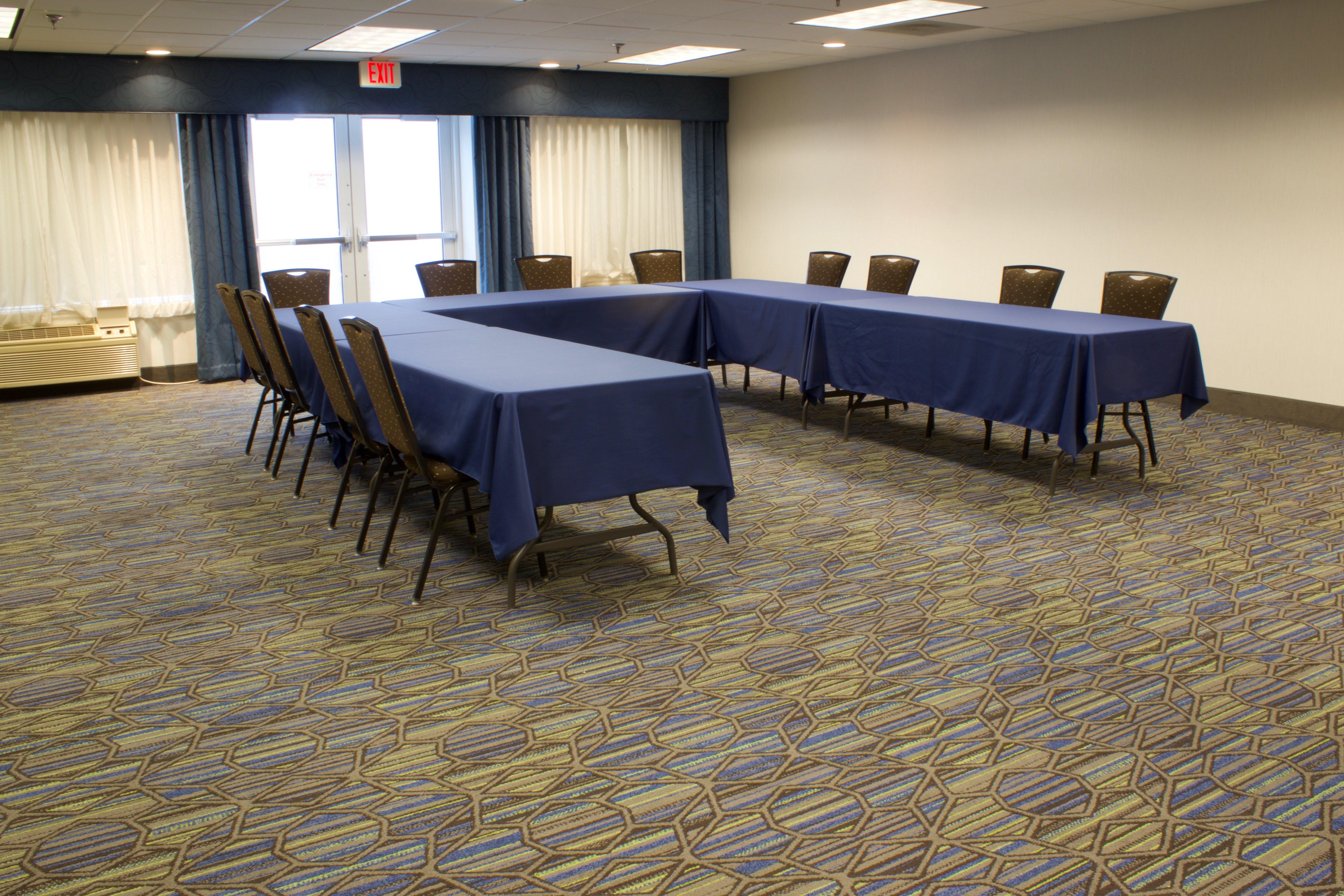 Holiday Inn Express Hotel & Suites-St. Paul By Ihg Vadnais Heights Exterior photo