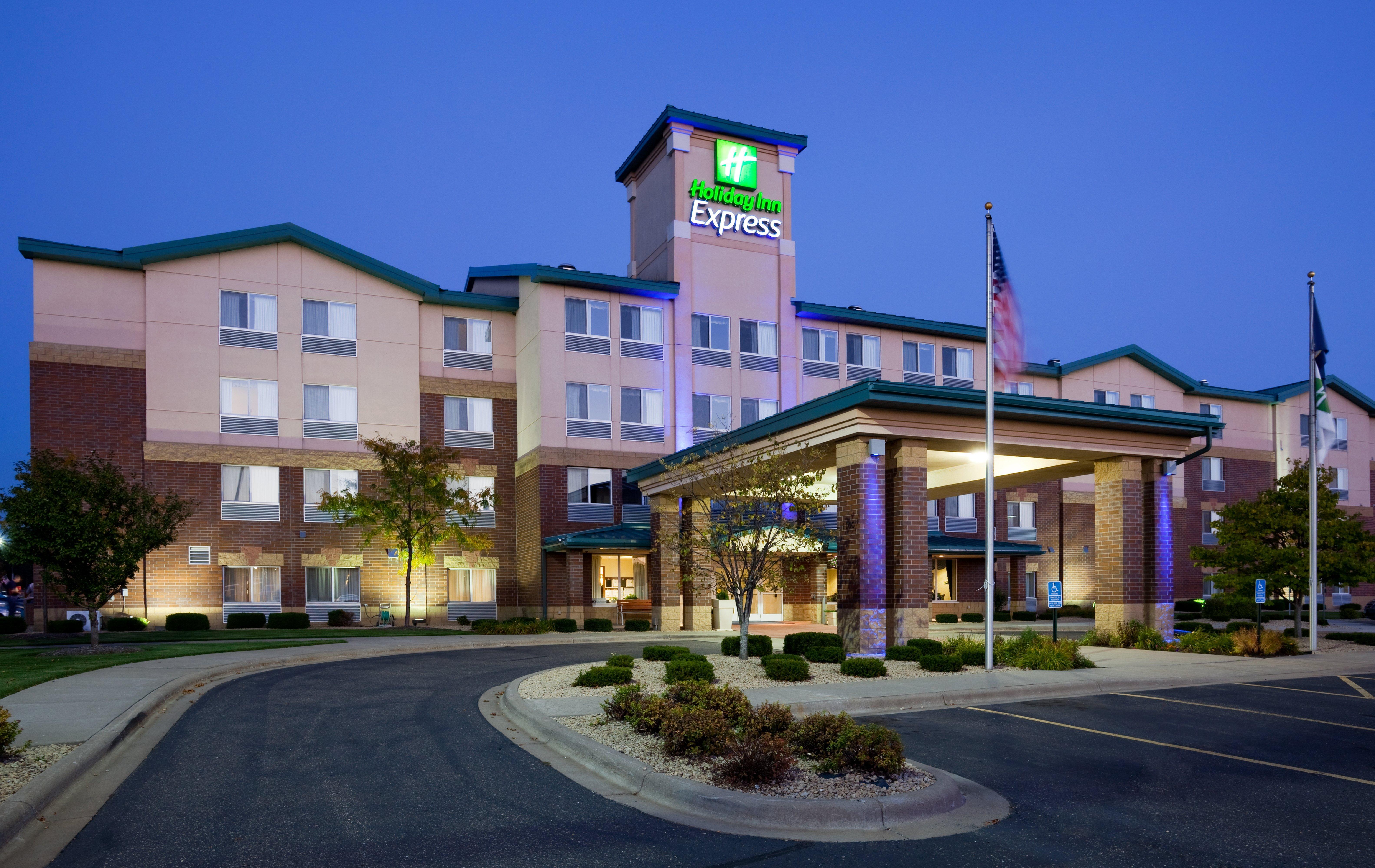 Holiday Inn Express Hotel & Suites-St. Paul By Ihg Vadnais Heights Exterior photo