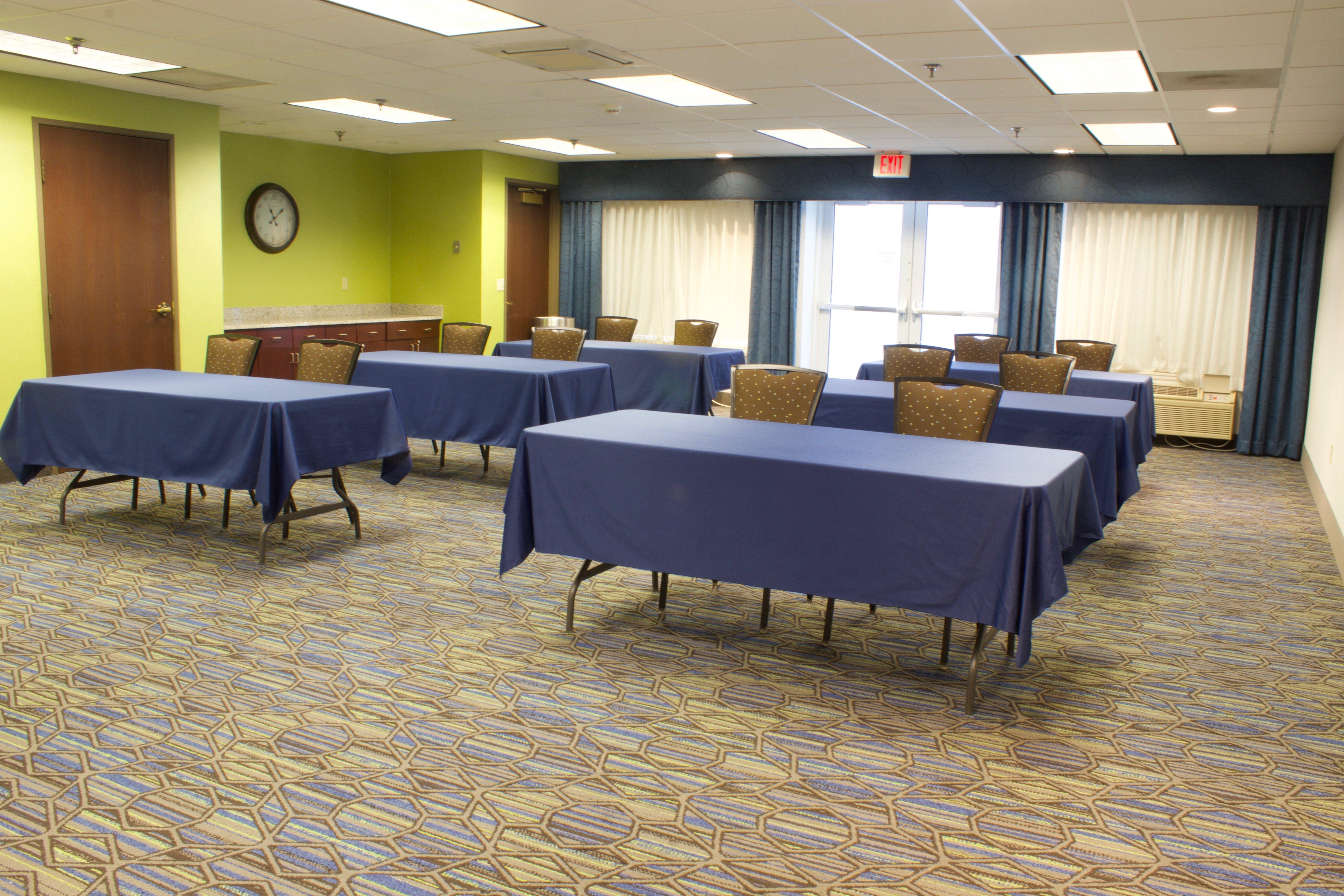Holiday Inn Express Hotel & Suites-St. Paul By Ihg Vadnais Heights Exterior photo