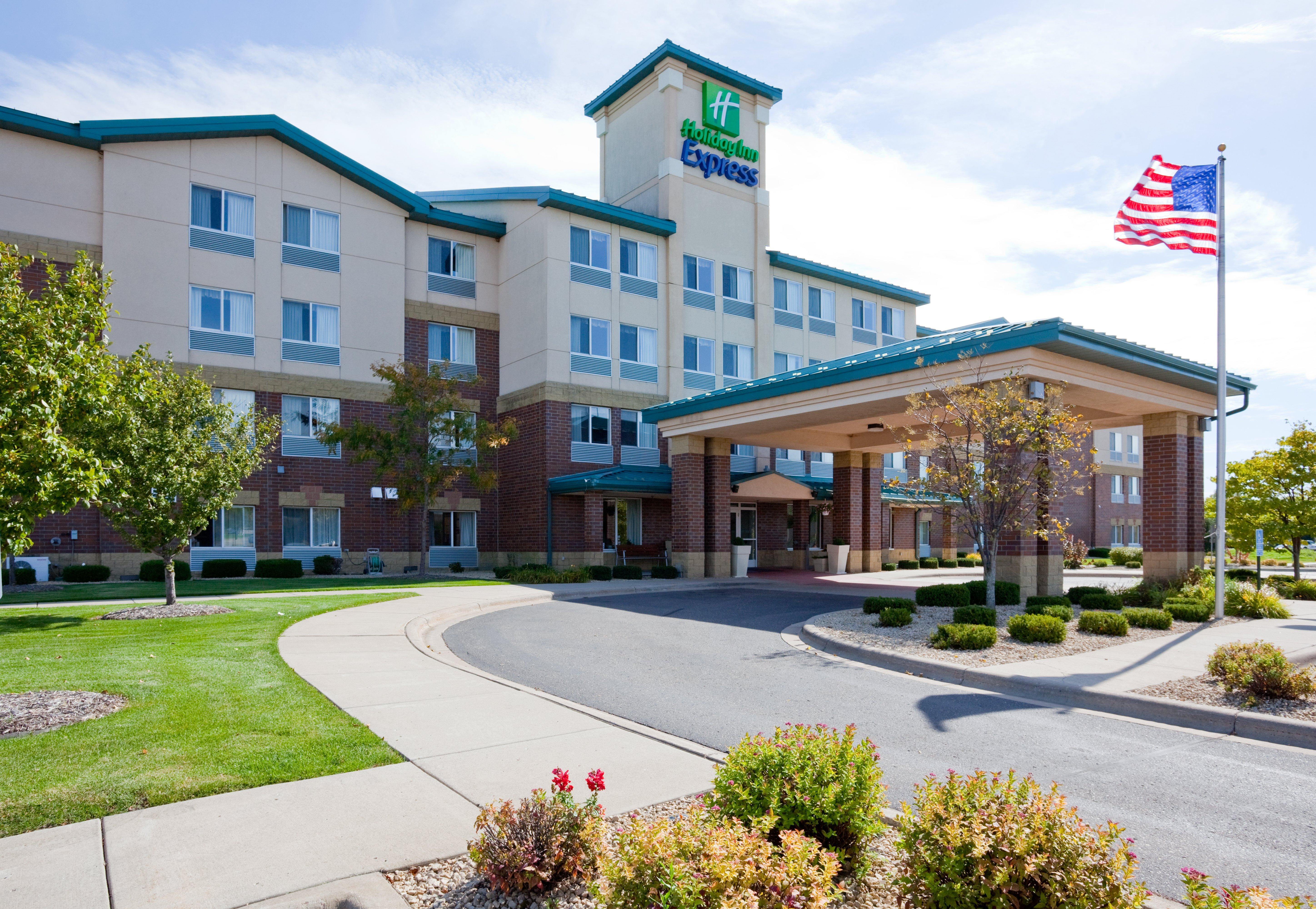 Holiday Inn Express Hotel & Suites-St. Paul By Ihg Vadnais Heights Exterior photo