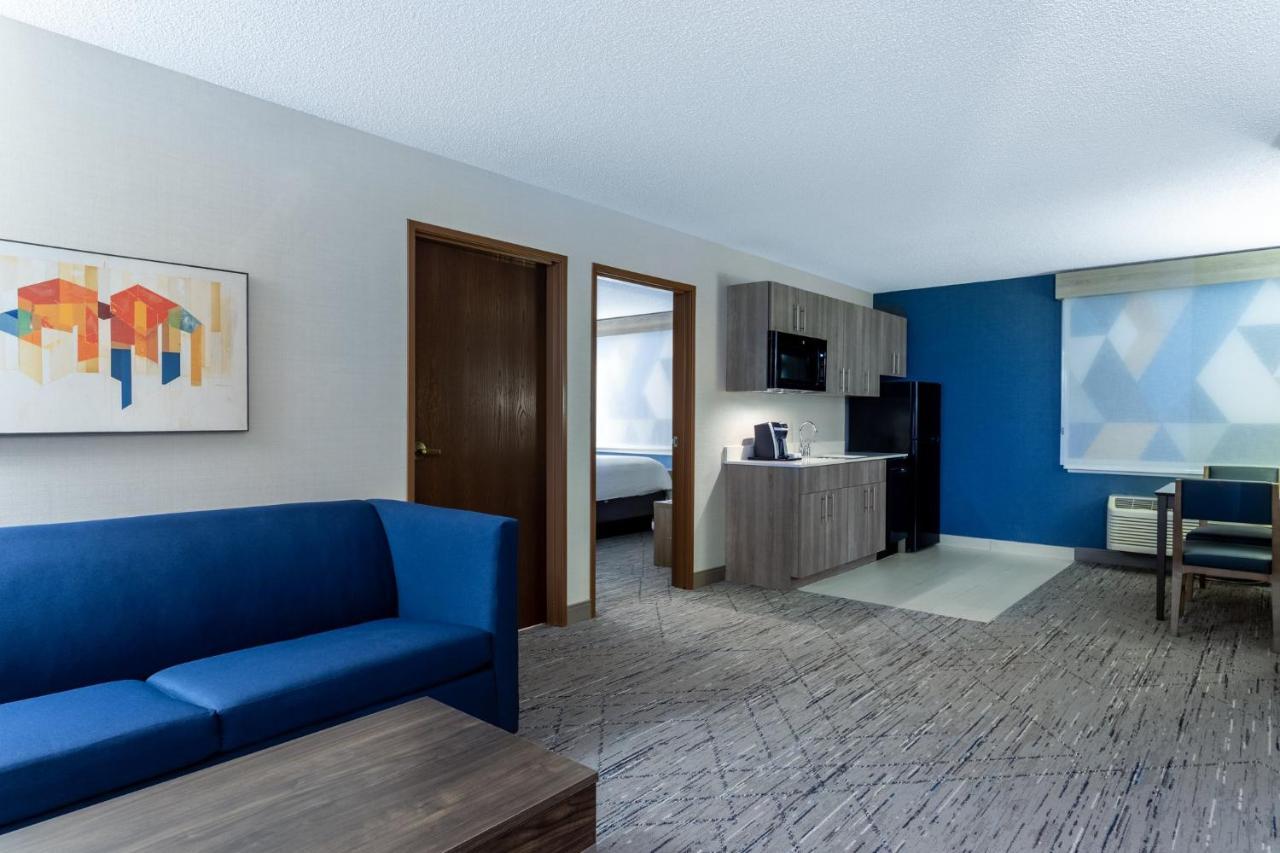 Holiday Inn Express Hotel & Suites-St. Paul By Ihg Vadnais Heights Exterior photo